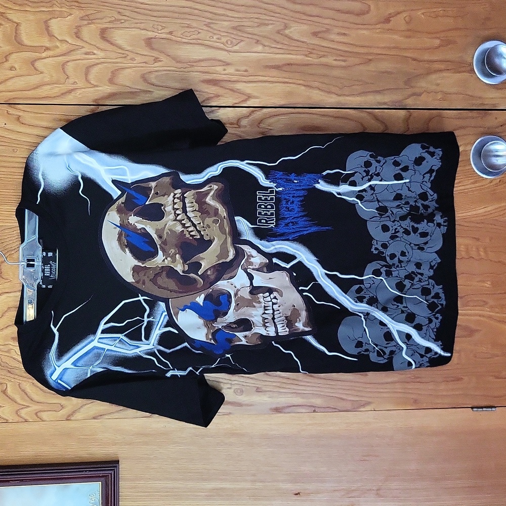 NWOT  Rebel Vengeance short sleeve tee